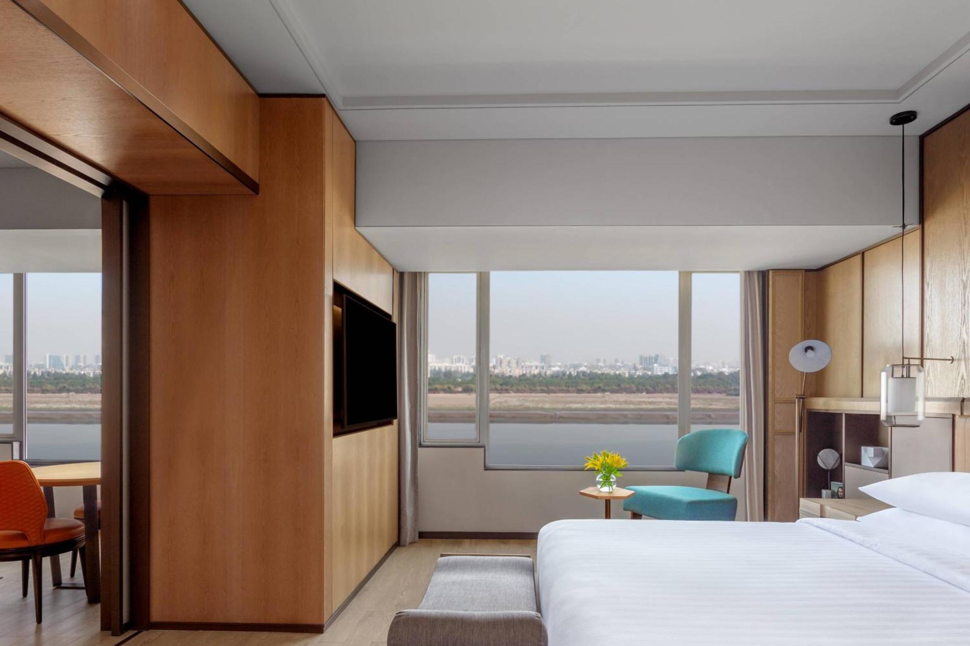 Surat Marriott Hotel Zewnętrze zdjęcie
