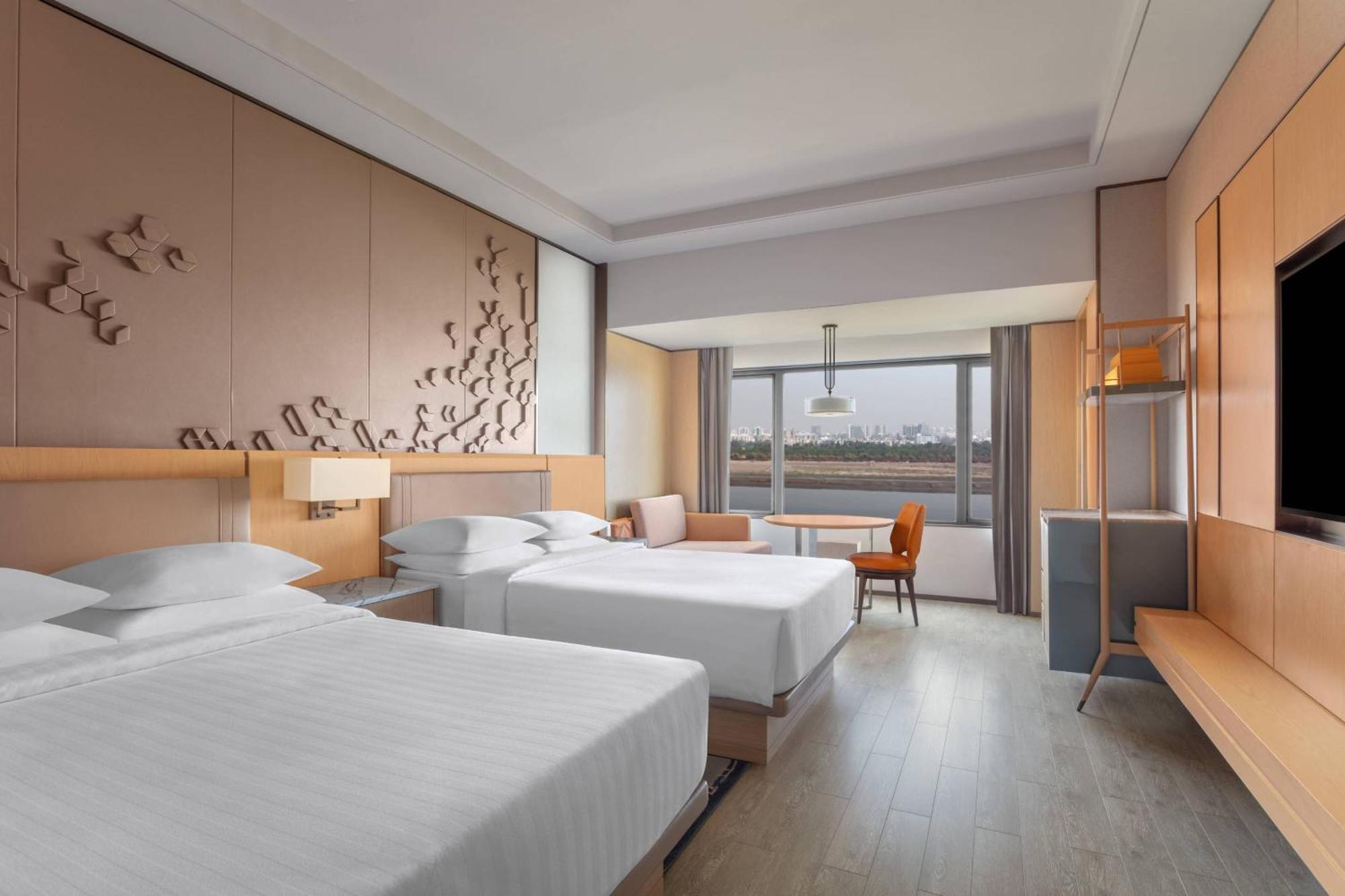 Surat Marriott Hotel Zewnętrze zdjęcie
