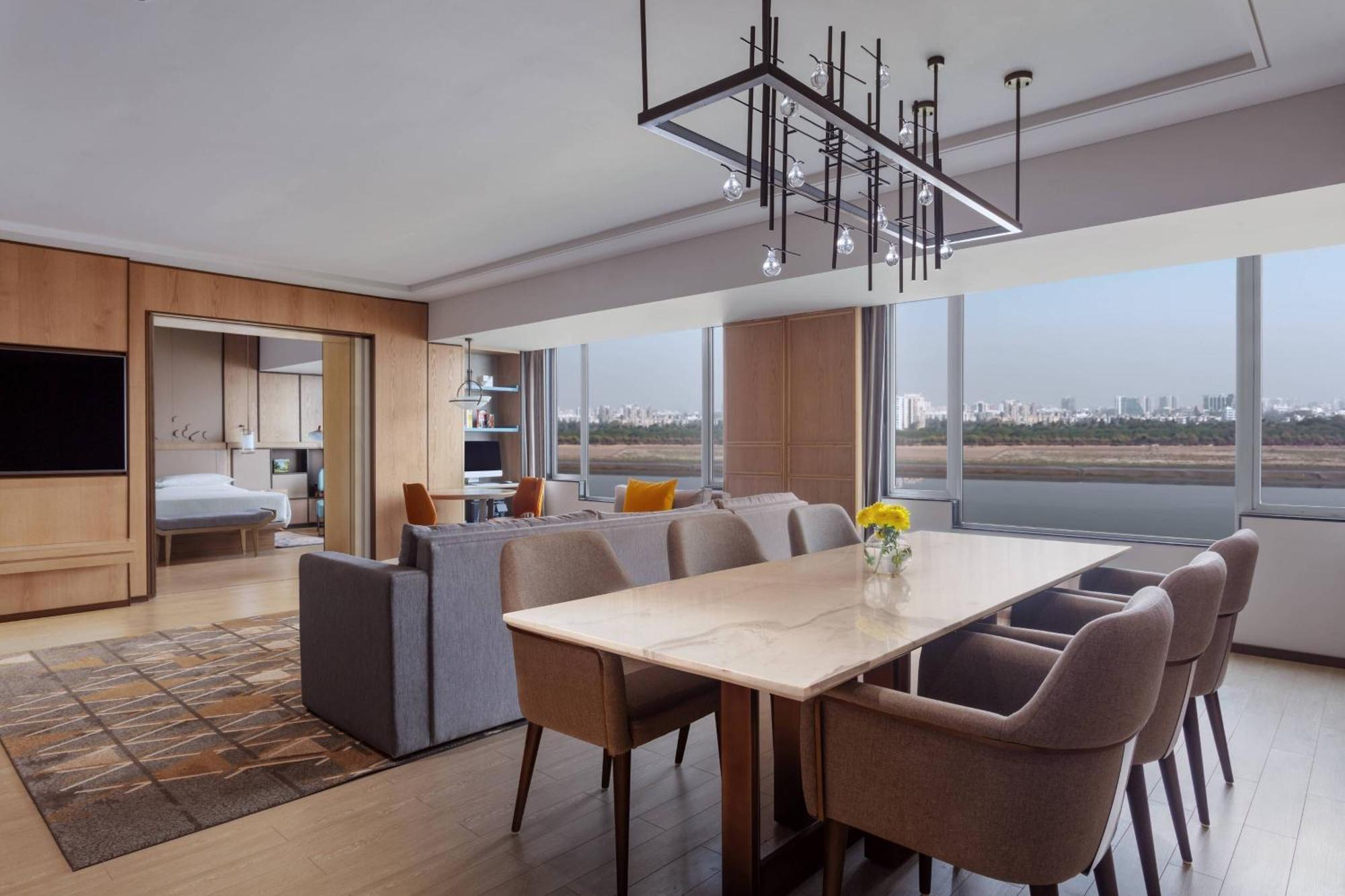 Surat Marriott Hotel Zewnętrze zdjęcie