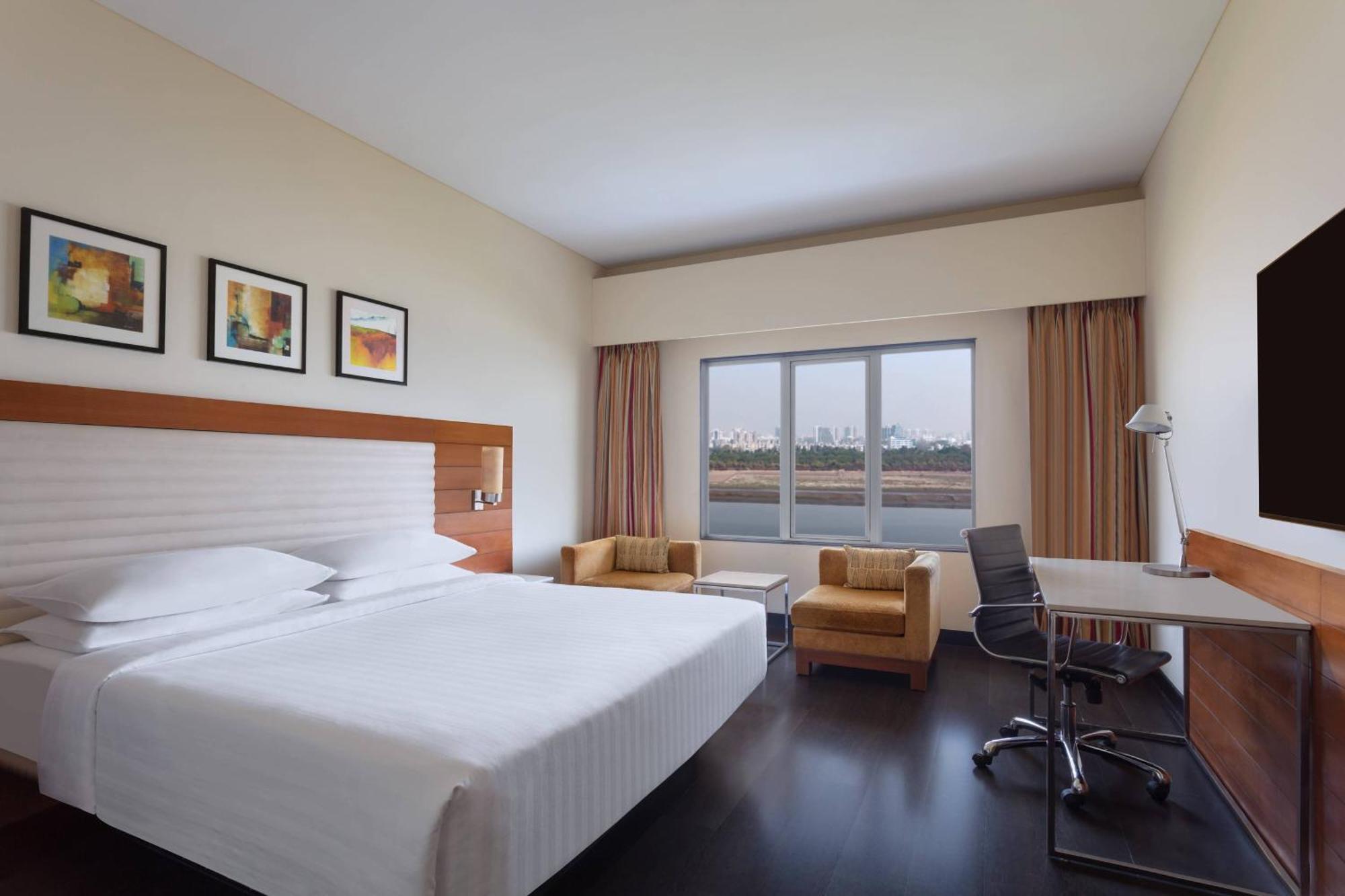 Surat Marriott Hotel Zewnętrze zdjęcie