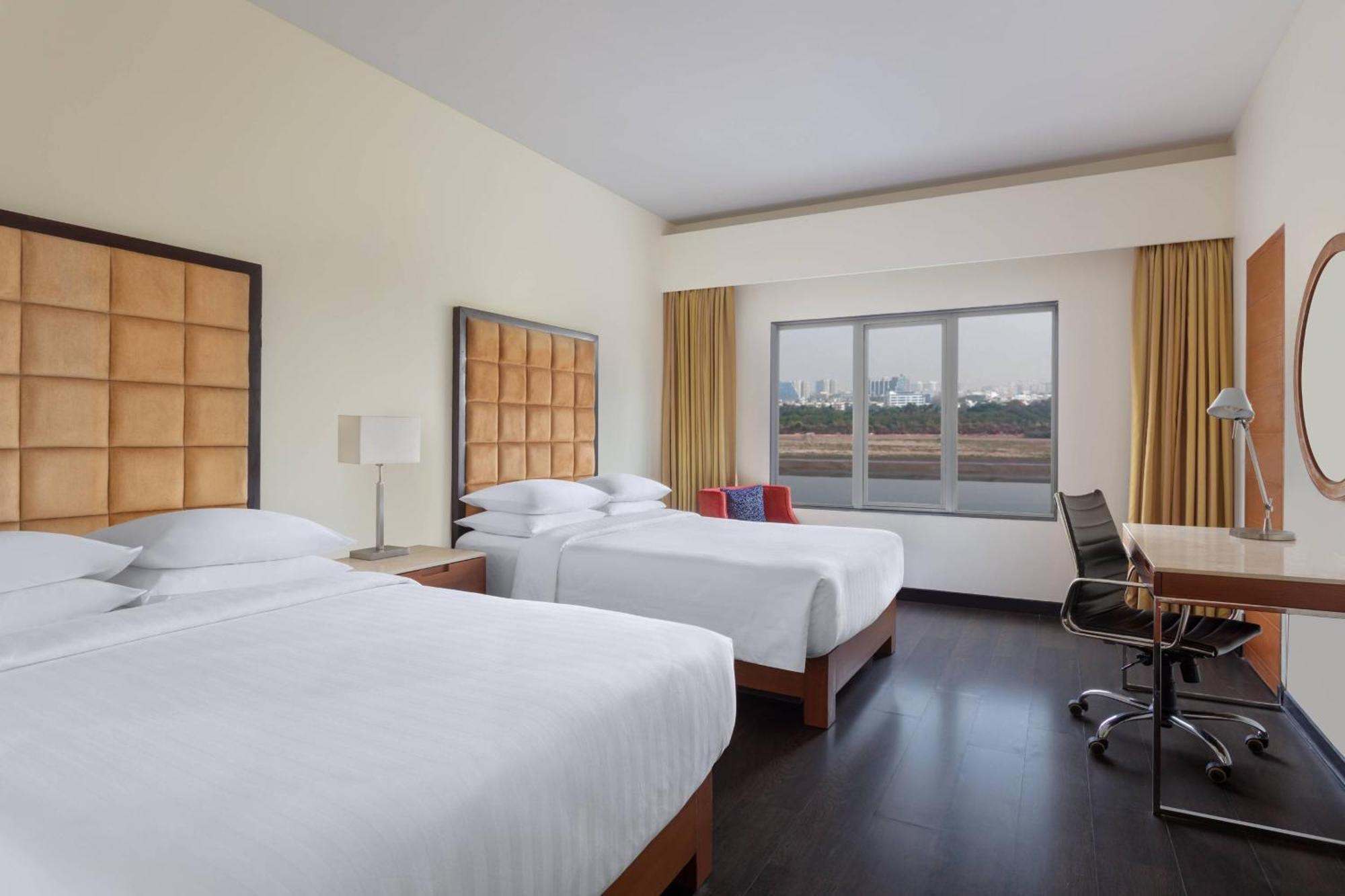 Surat Marriott Hotel Zewnętrze zdjęcie