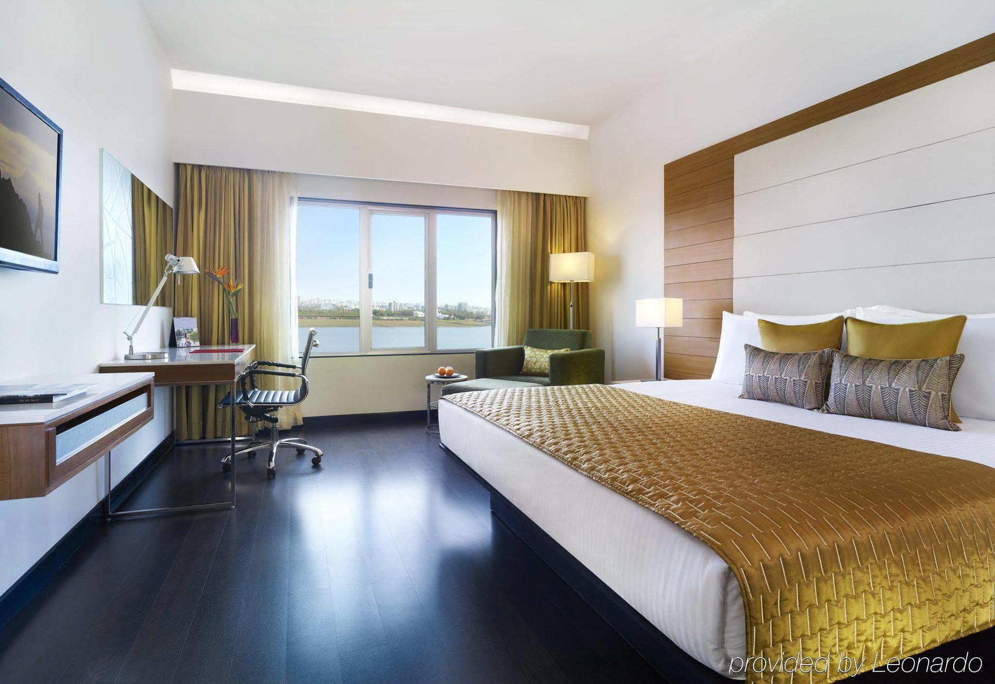 Surat Marriott Hotel Zewnętrze zdjęcie