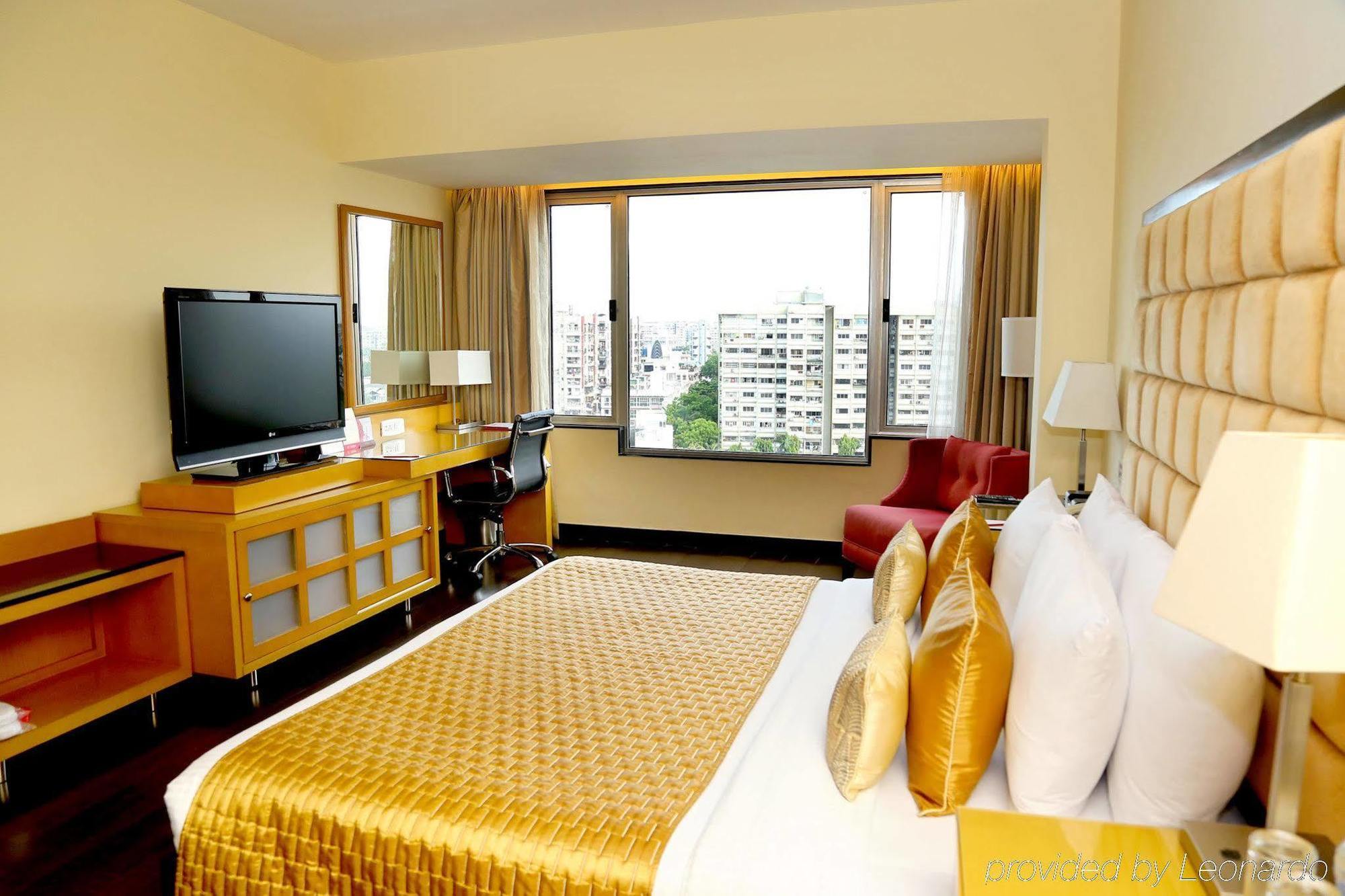 Surat Marriott Hotel Zewnętrze zdjęcie