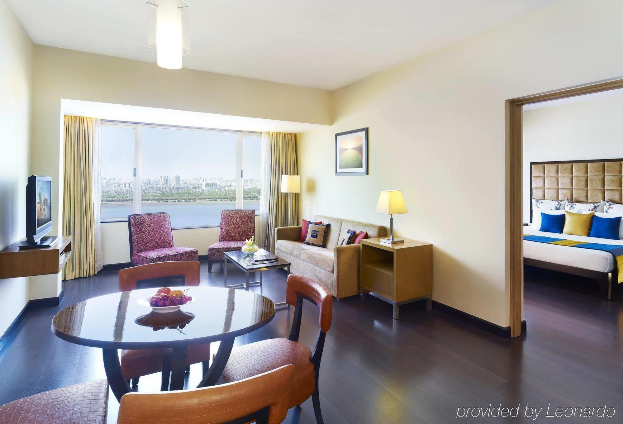 Surat Marriott Hotel Zewnętrze zdjęcie