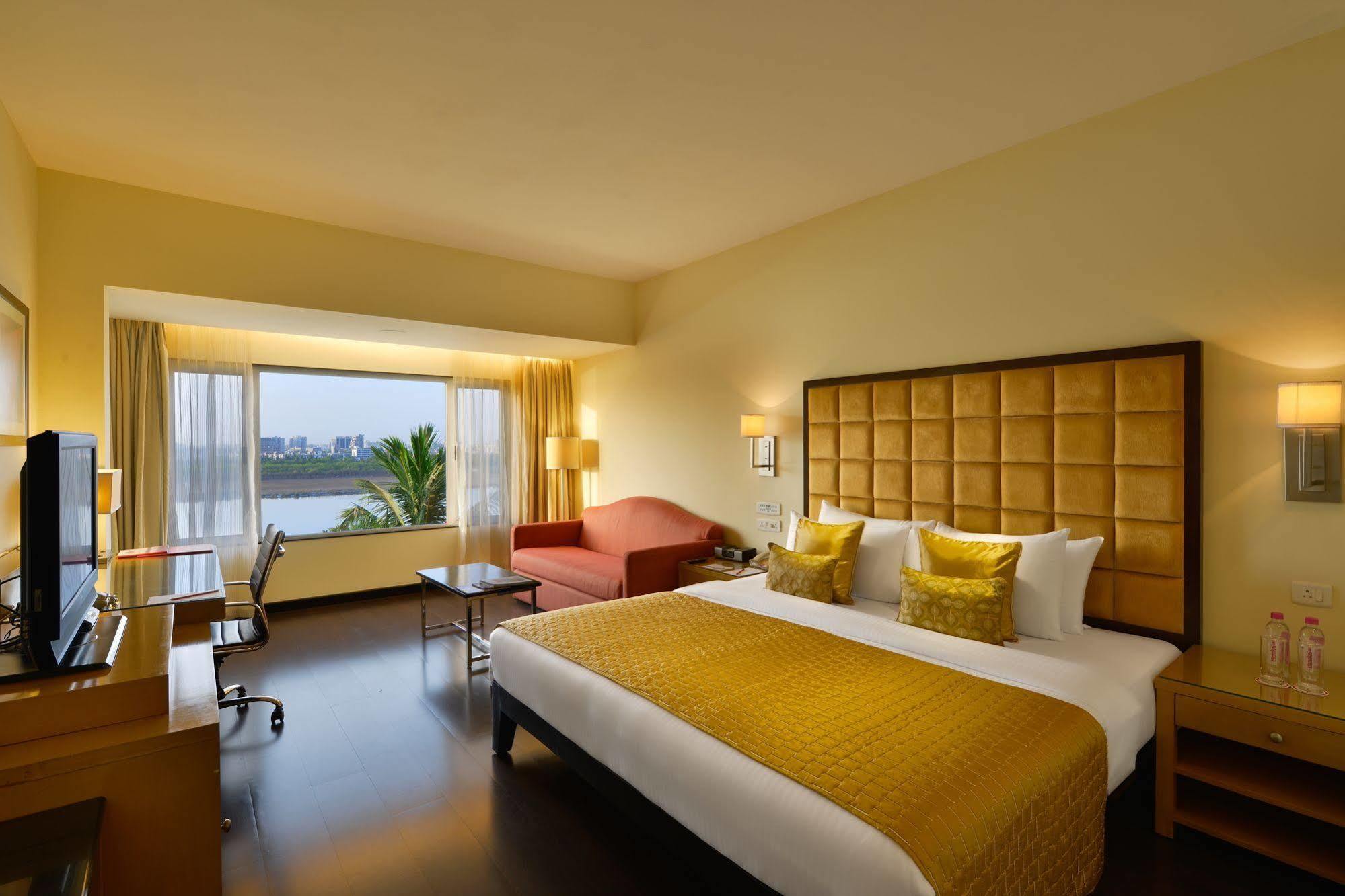 Surat Marriott Hotel Zewnętrze zdjęcie