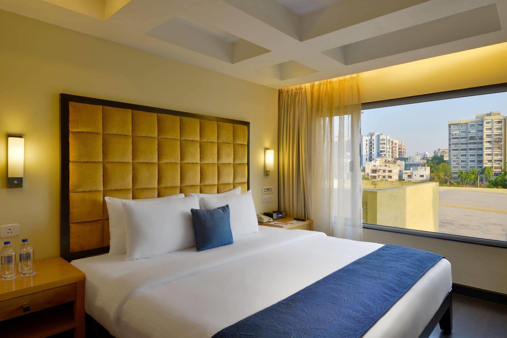 Surat Marriott Hotel Zewnętrze zdjęcie