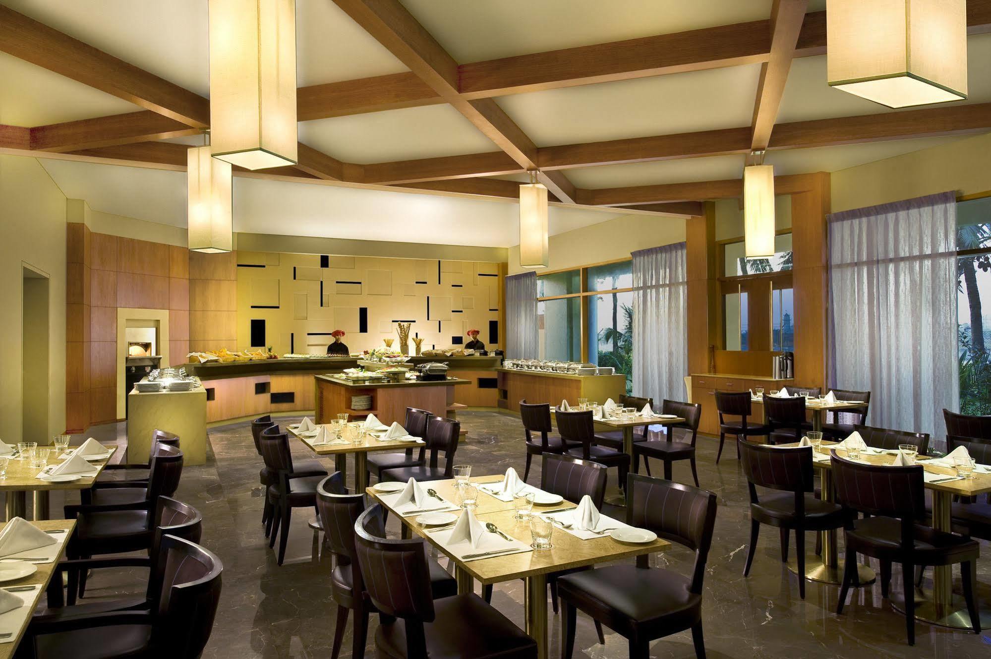 Surat Marriott Hotel Restauracja zdjęcie